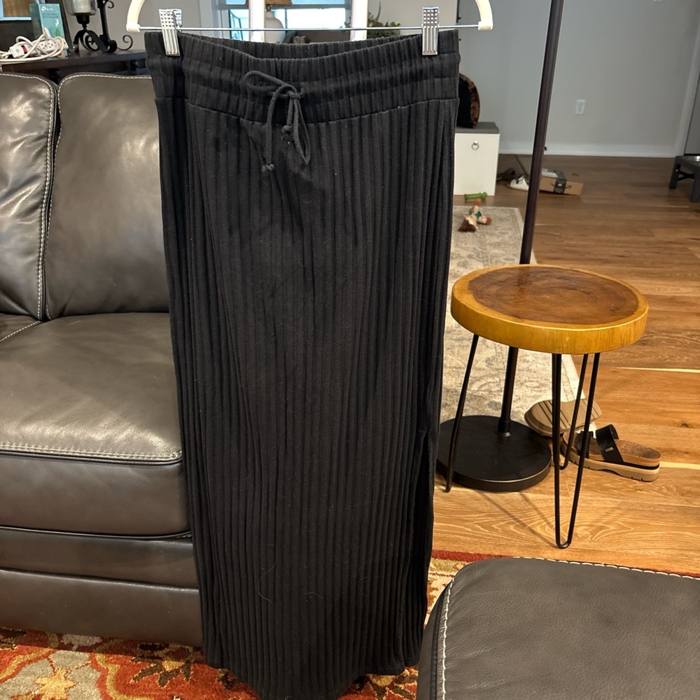 Universal Thread Black Ribbed Skirt